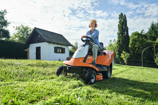 RT 4082 benzinmotoros fűnyíró traktor|3-4 M.NAPOS SZÁLLÍTÁS 25-03